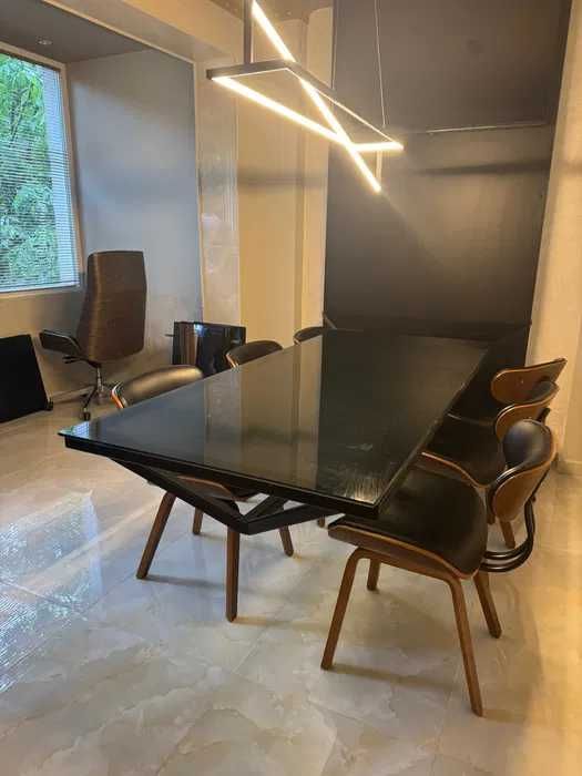 Луксозна маса със столове