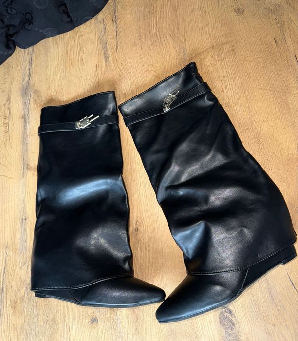 Дамски ботуши нови