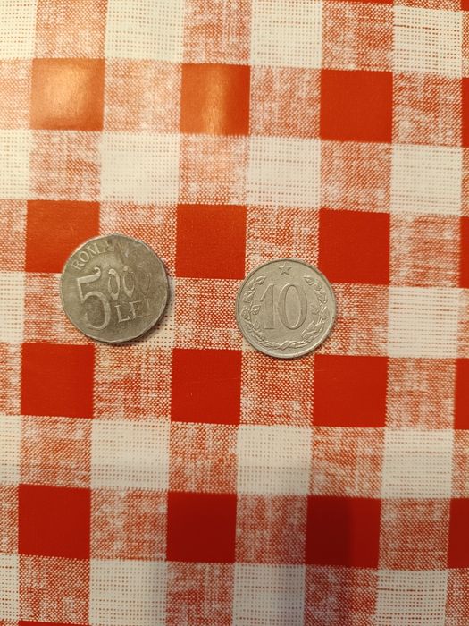 De vinzare monede vechi din 1969 și 2001
