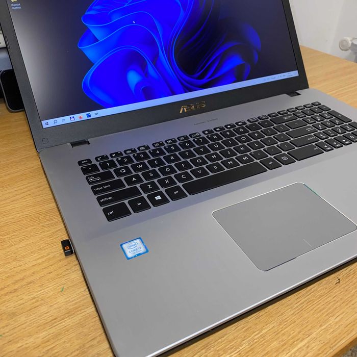 ASUS VivoBook Pro 17,Core i7,16GB DDR4,256SSD+1TB,17.3 FHD,Windows 10