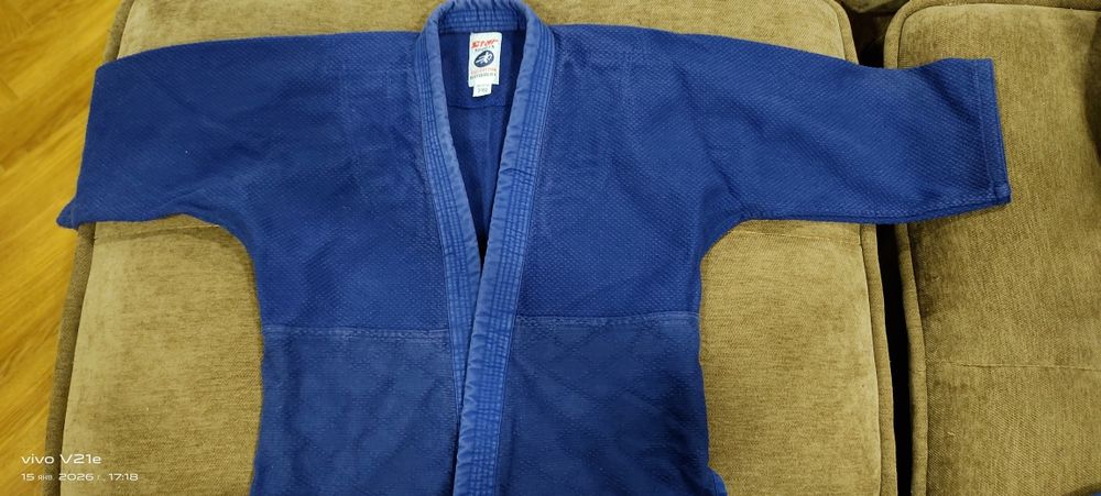 Продам кимоно для мальчика