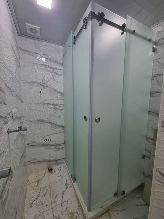 Душевая кабина из закалённого стекла