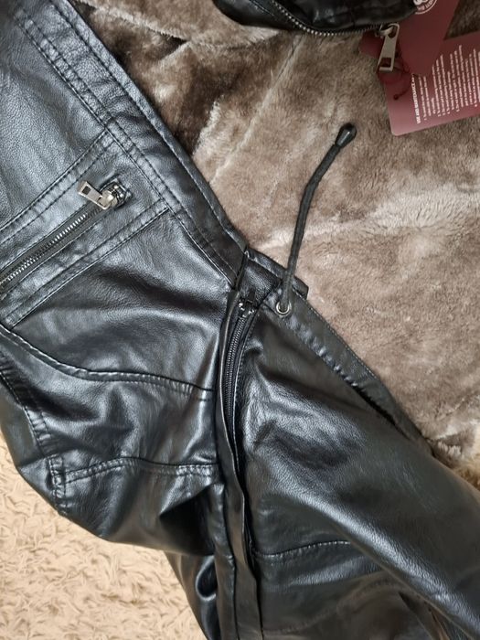 Продам 2 новые куртки 48 и 50 размера.