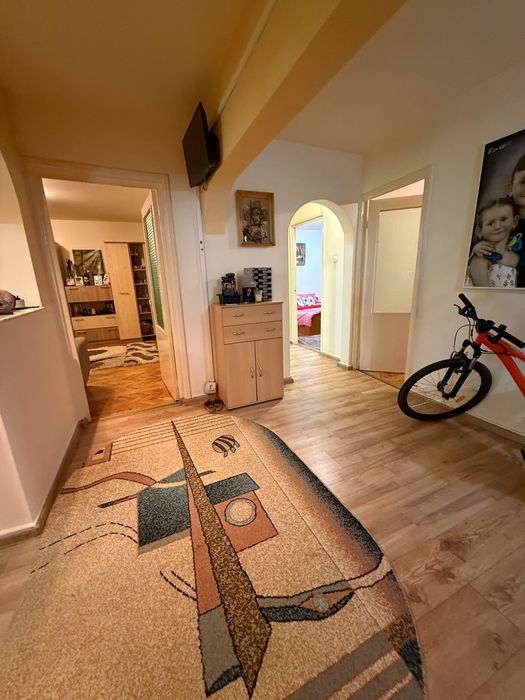 Vand Apartament 3 camere M16