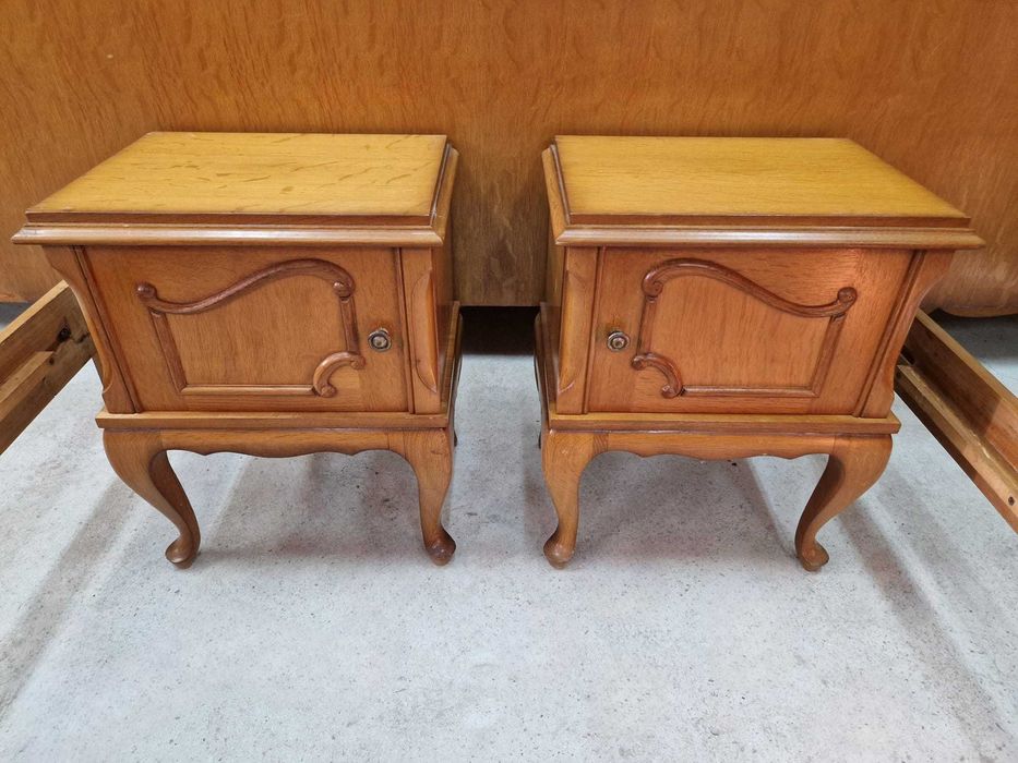 Спалня с два броя нощни шкафчета