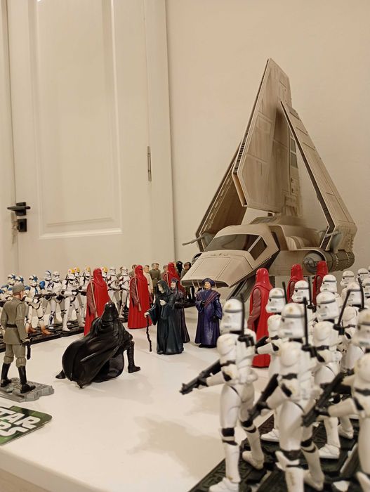 Vând- STAR WARS The Emperor's Arrival HASBRO (o varianta)