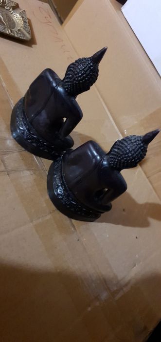 Две статуетки материял полеризин или нещо подобно