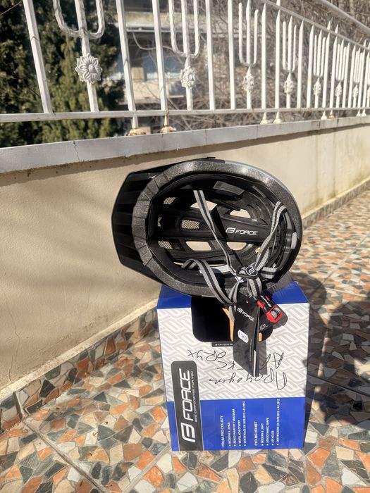 Каска за колело чисто нова