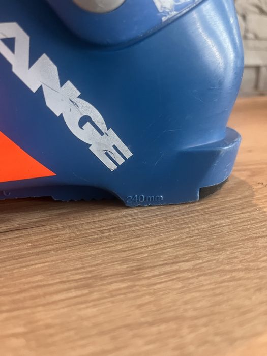 Детски ски обувки Lange, ски Atomic race, ски каски 2 броя