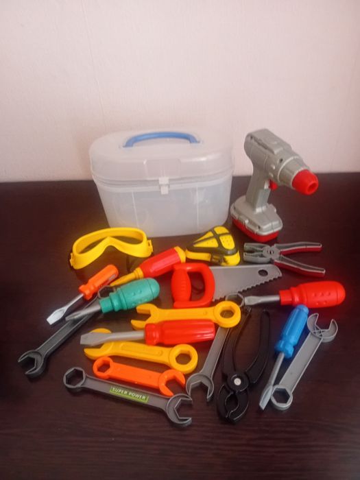 Продам детские машинки, оружие