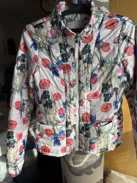 Тънко якенце на цветя