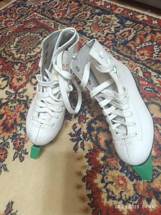 Продам кожаные фигурные профессиональные коньки!