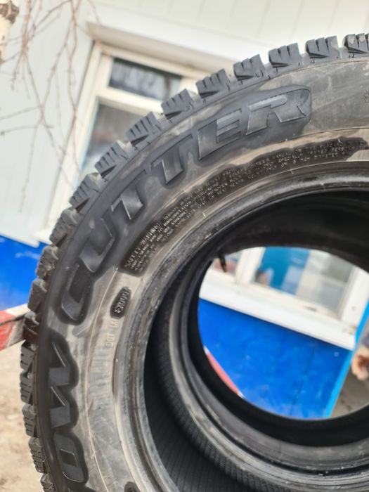 Зимние шины (215/65 R16)