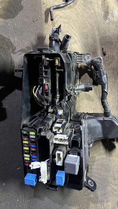 Корпус предохранителей Камри 50/55