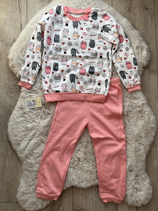 Дрехи за момиче 98/104