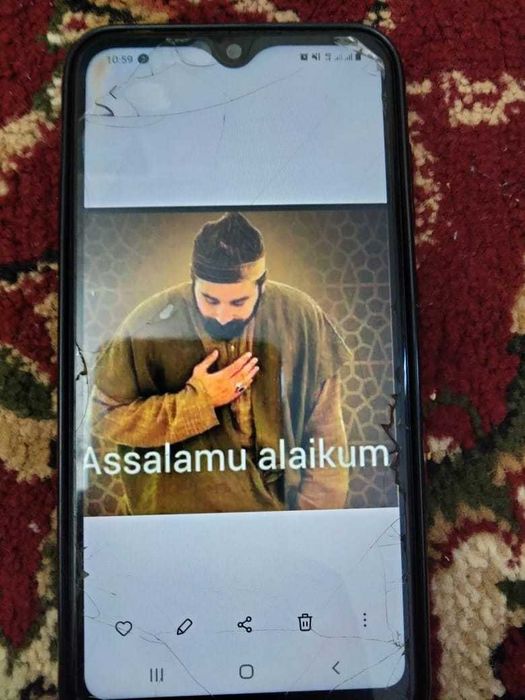 Продаются телефон Самсунг А 01.