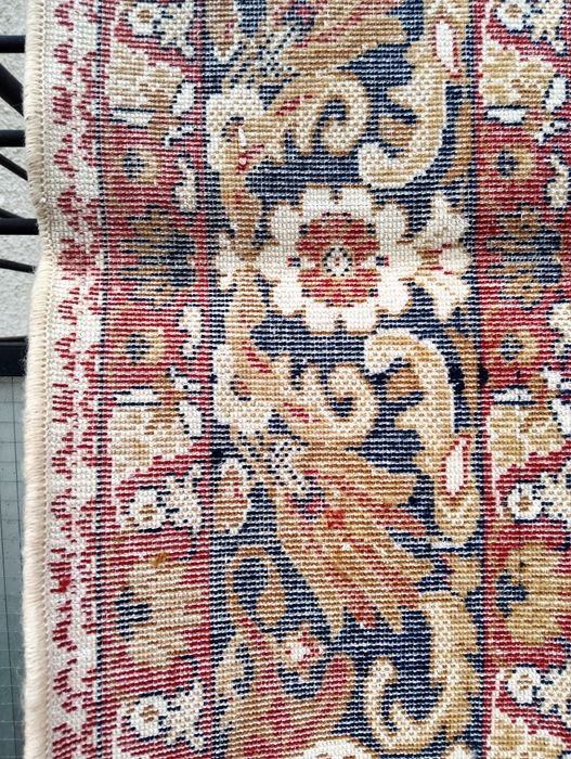 Красив персийски килим