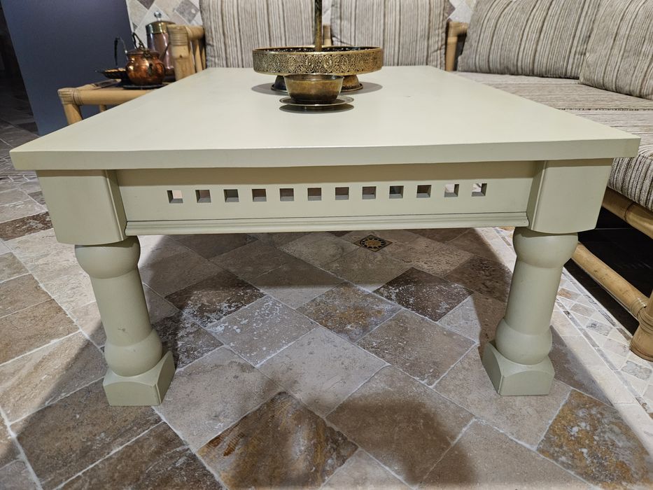 Дървена маса за хол