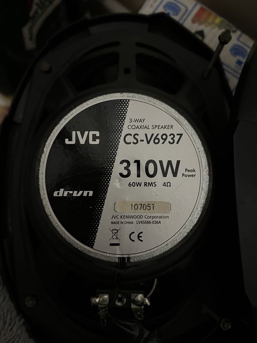 Бас каса Renegade RX 1000A + две JVC CS V6938 колони за автомобил