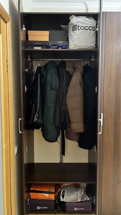 Шкаф распашенка с зеркалом