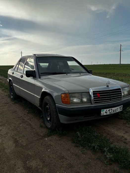 Продам машину,мерс 190,на ходу.