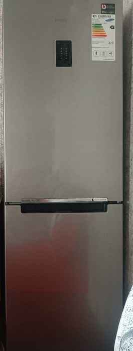 Рабочий холодильник SAMSUNG