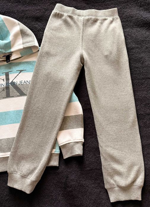 Trening pentru baieti, Calvin Klein, marime 7 ani - 122 cm