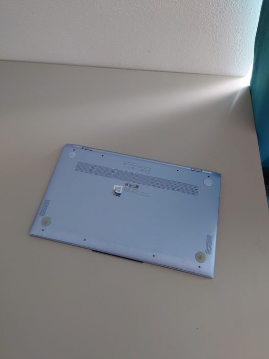Asus Zenbook UX 392F • i7-8th gen• 16gb RAM • cu sticla de la Touch Screen Sparta/fisurata