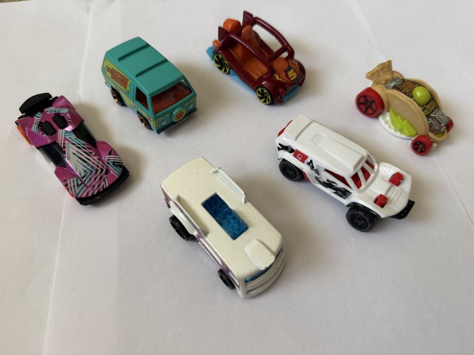 Машинки Hot wheels