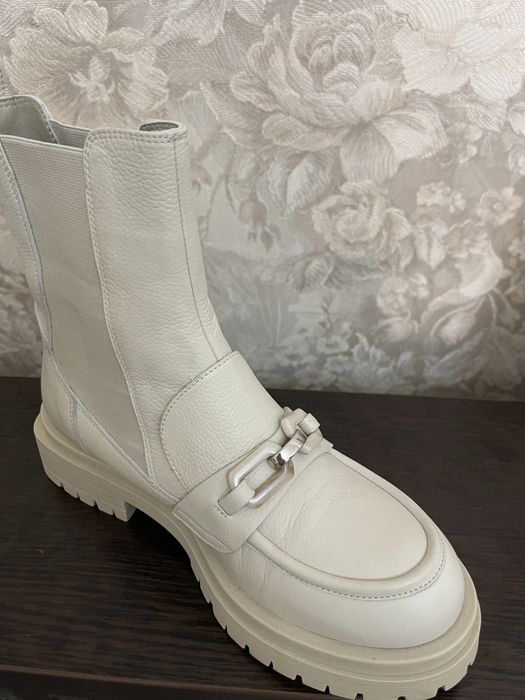 Продаю обувь челси.