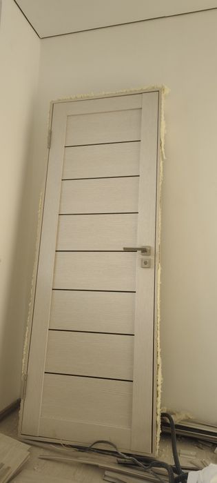 Есік 70 тік коробкасымен,туалет ванныйға новый