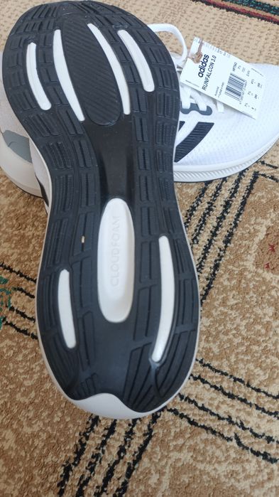 Продам кроссовки adidas