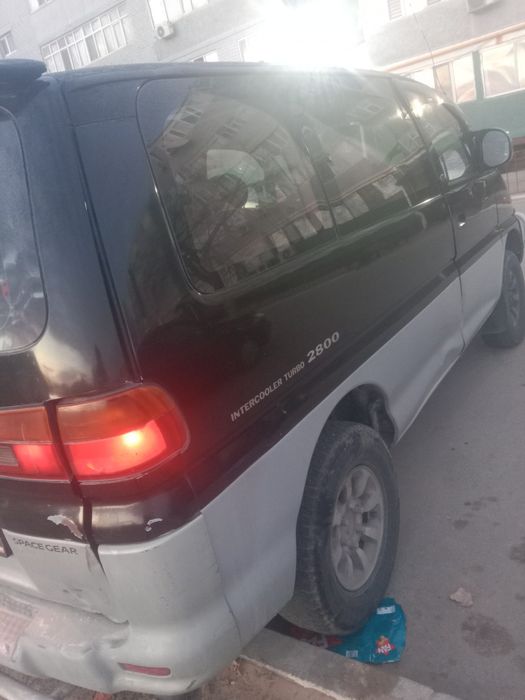 Митсубиси делика.