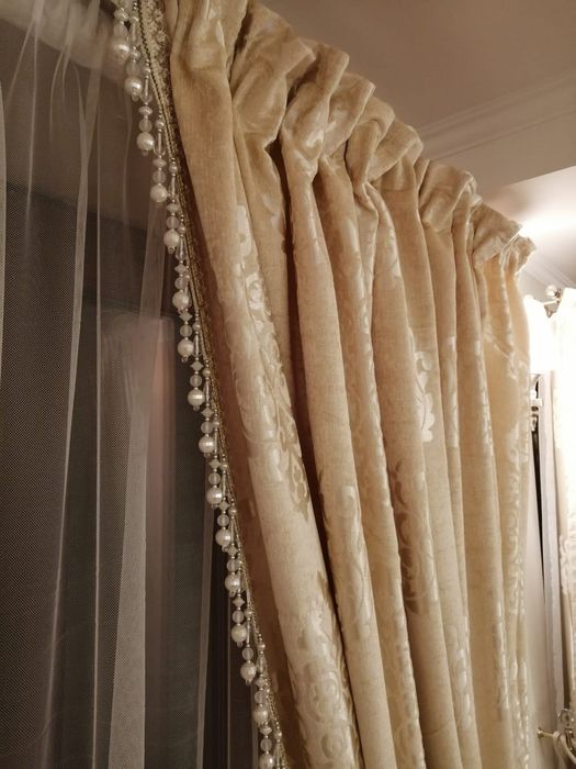 Draperii luxoase cu ciucuri decorativi – stare impecabilă