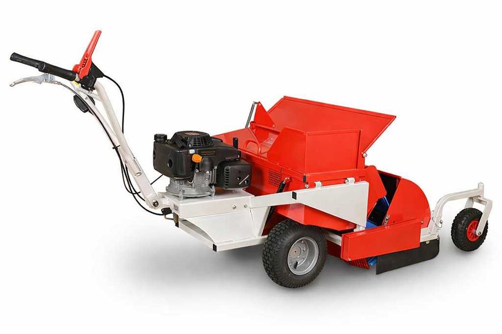 Utilaj autopropulsat pentru recoltat nuci, alune, migdale