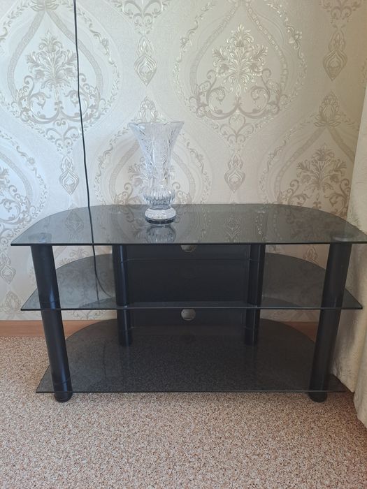 Подставку под телевизор.