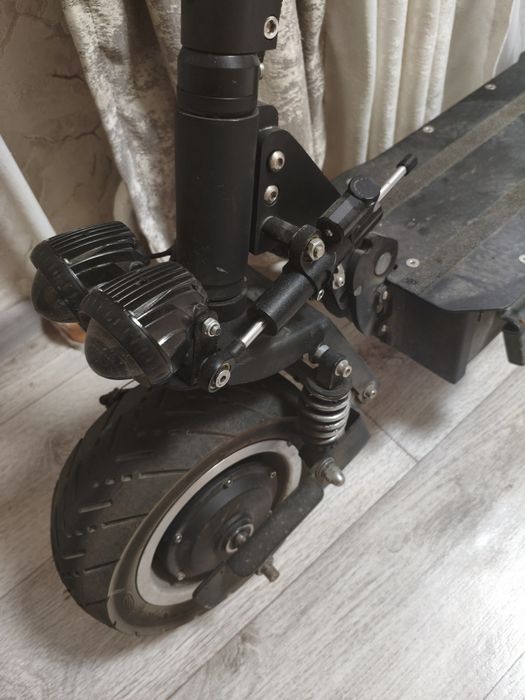 Продам электросамокат б/у