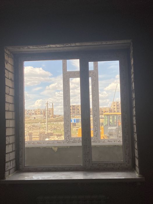 Срочно Продам стекло и дверь ценна договорная