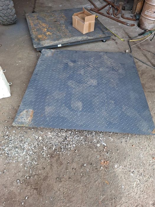 Vând 2 cântare de 4.000 kg