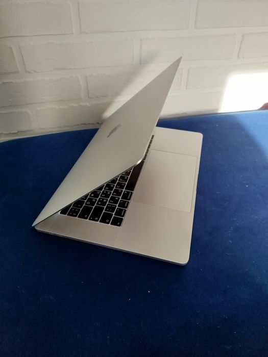 Makbook pro 15 256/16GB