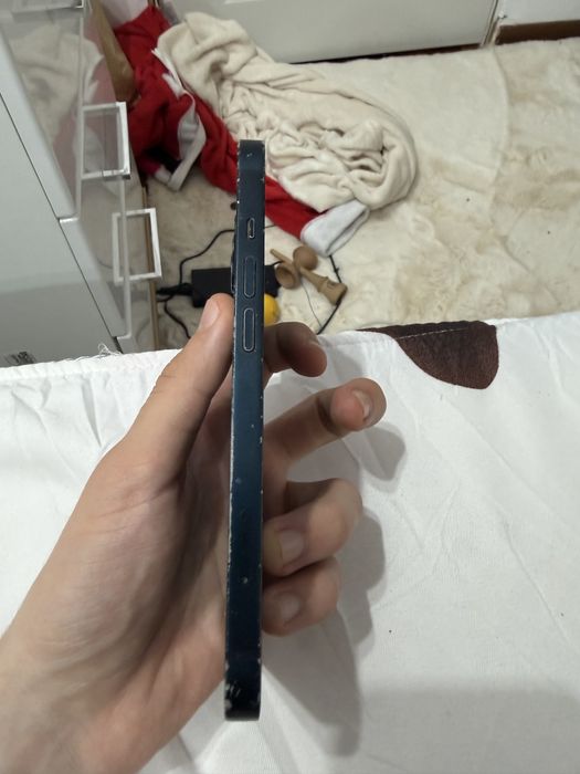 Vand iphone 13 folosit