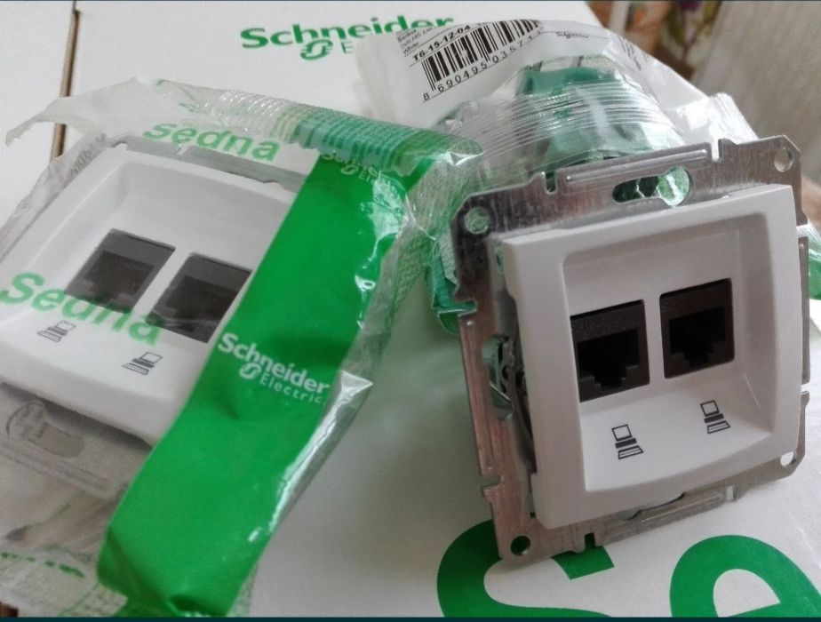Priză dublă date Schneider model SEDNA - Utp Cat.5E Rj45