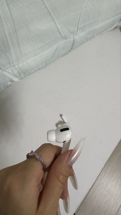 airpods pro два наушника