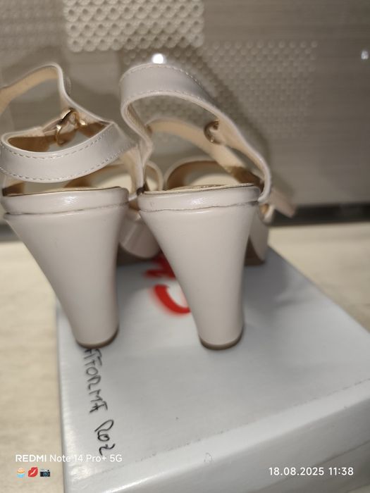 Sandale roz prafuit cu platforma