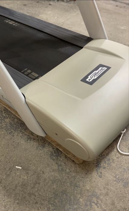 Bandă de alergare profesională Technogym Run Excite 500