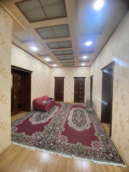 Аренда. Янгихаят район. Участок 6соток 7комнат+холл