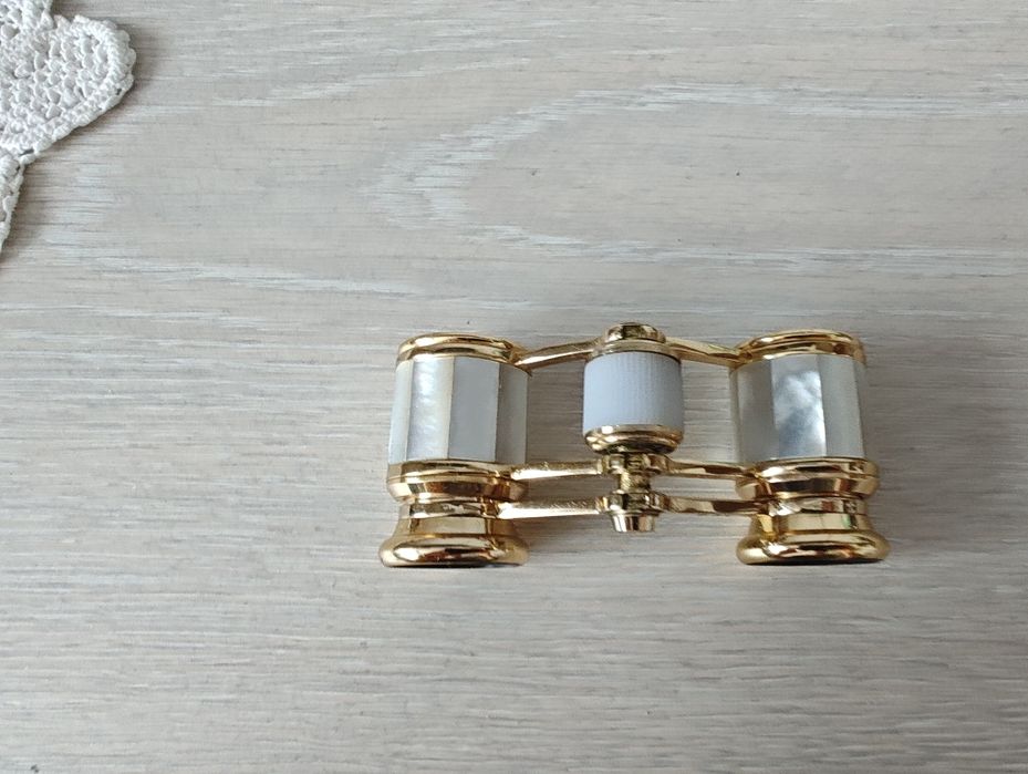 Benoclu pentru teatru Browni 2,5