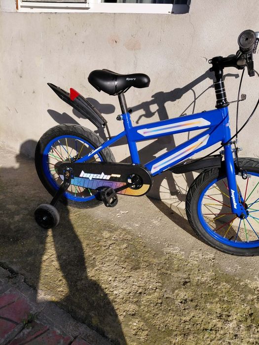Bicicleta pt băieți vârsta de 5ani 6 ani