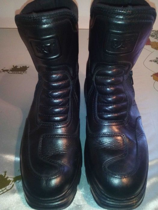 Ghete sport sau motocicleta