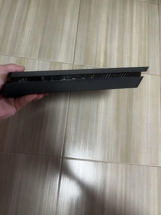 Vand Playstation 4 slim 500gb
